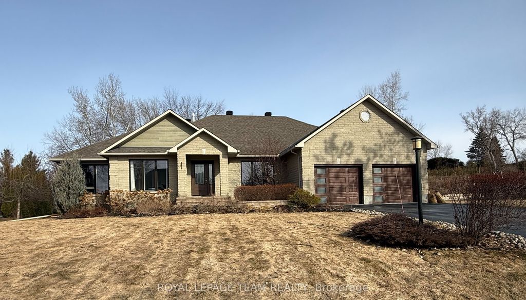 Photo of 6903 Twin Lakes Avenue, Greely - Metcalfe - Osgoode - Vernon and Area, ON K4P 1P1 (MLS # X12968728)
