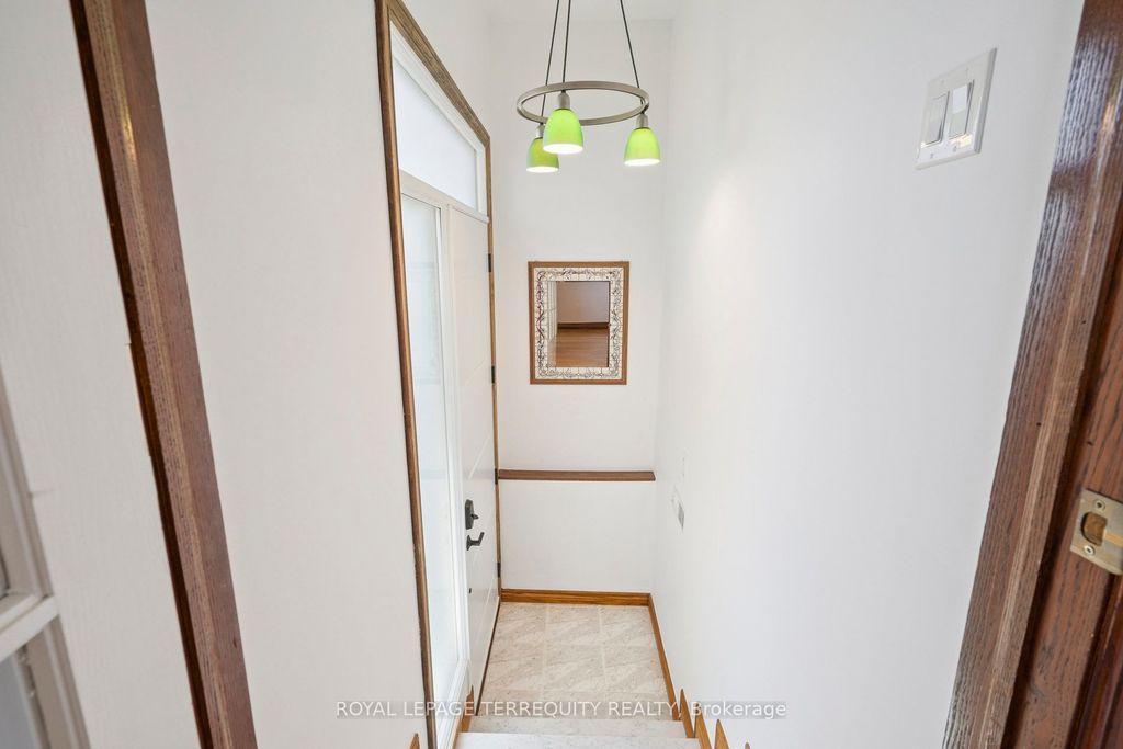 Photo of 664 Scarlett Avenue, Toronto, ON M9P 2T1 (MLS # W12444587)