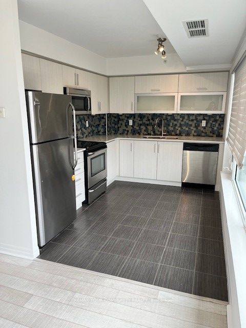 275 Yorkland Road 1602