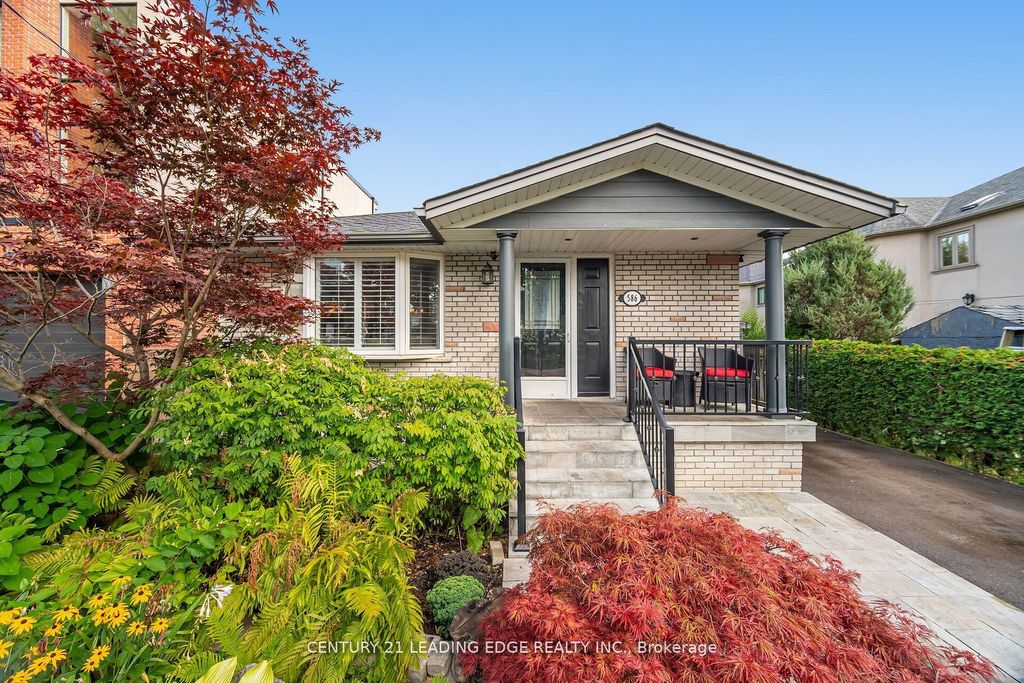 Photo of 586 Curzon Avenue, Mississauga, ON L5G 1P9 (MLS # W13074714)