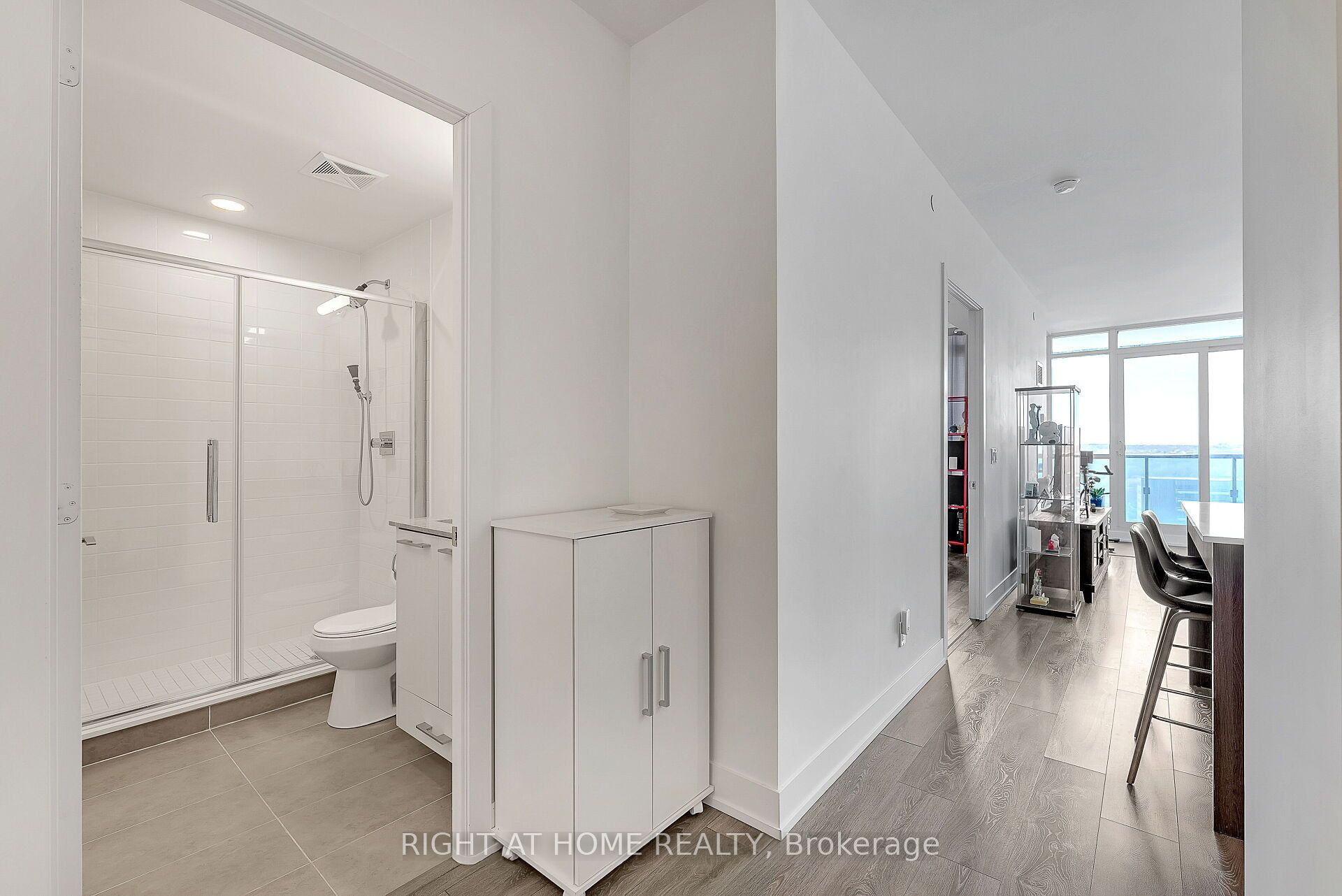 9471 Yonge Street 1616