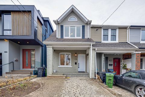 218 Lee Avenue Toronto ON M4E 2P3
