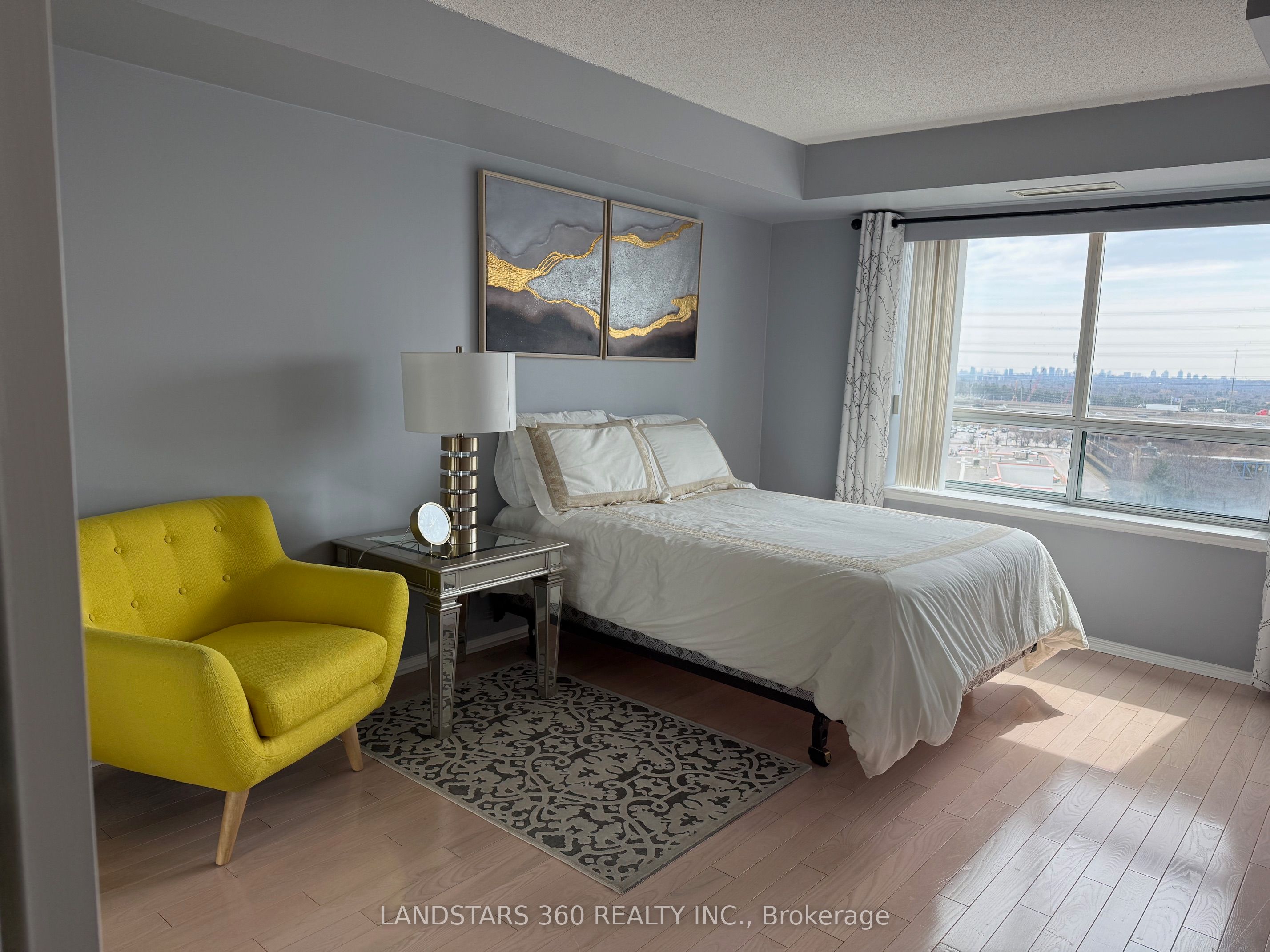 39 Oneida Crescent 906