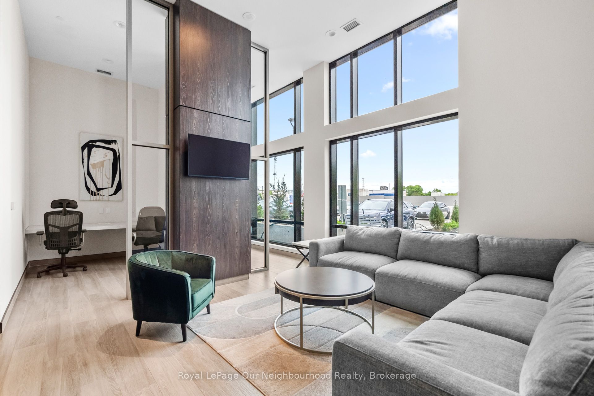 8010 Derry Road W 1605