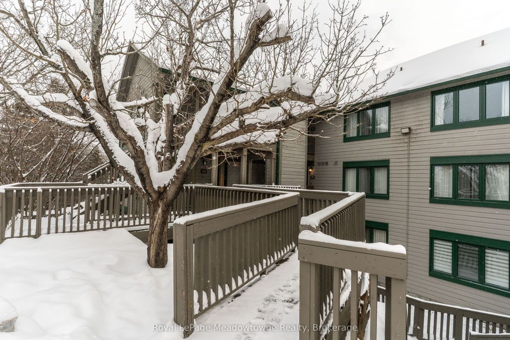 Photo of 34 Deerhurst Greens Road #301, Huntsville, ON P1H 1A9 (MLS # X12612096)