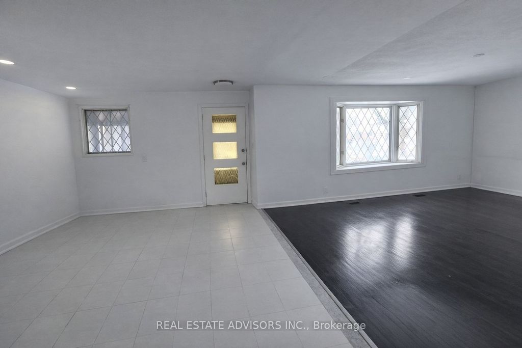 Photo of 712 Annland Street, Pickering, ON L1W 1B4 (MLS # E12751510)