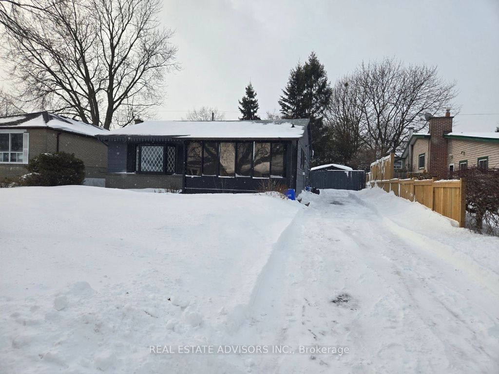 Photo of 712 Annland Street, Pickering, ON L1W 1B4 (MLS # E12751510)