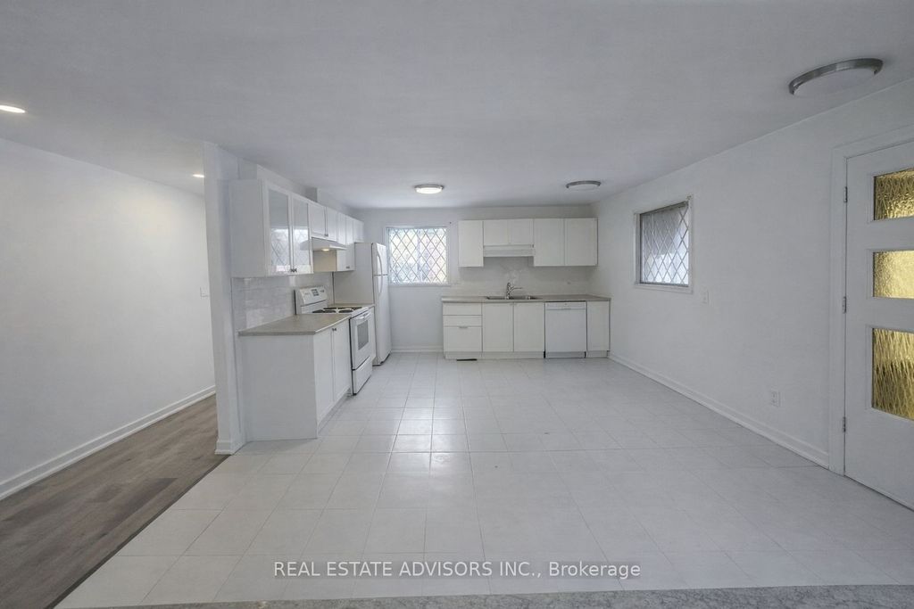 Photo of 712 Annland Street, Pickering, ON L1W 1B4 (MLS # E12751510)