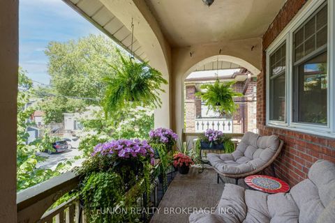 11 Bonfield Avenue Toronto ON M4E 1B9