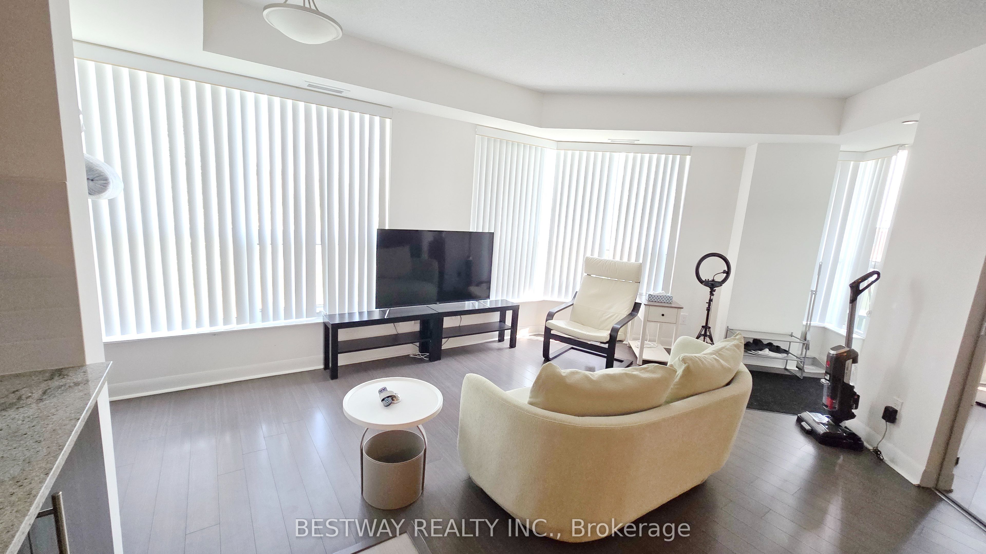 75 Norman Bethune Avenue 208