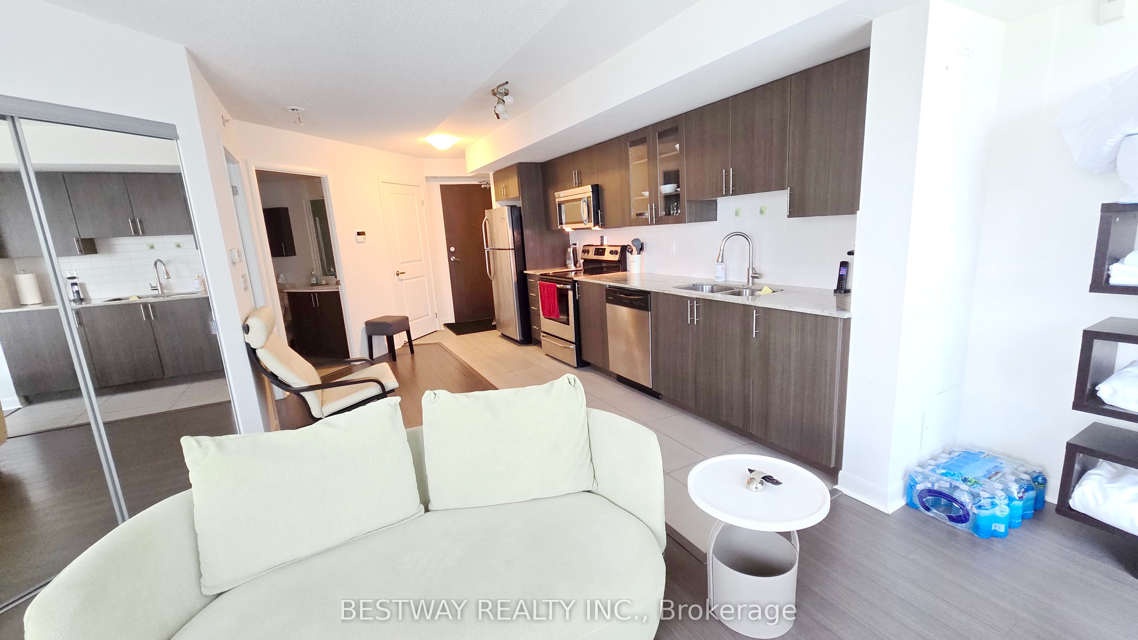 75 Norman Bethune Avenue 208