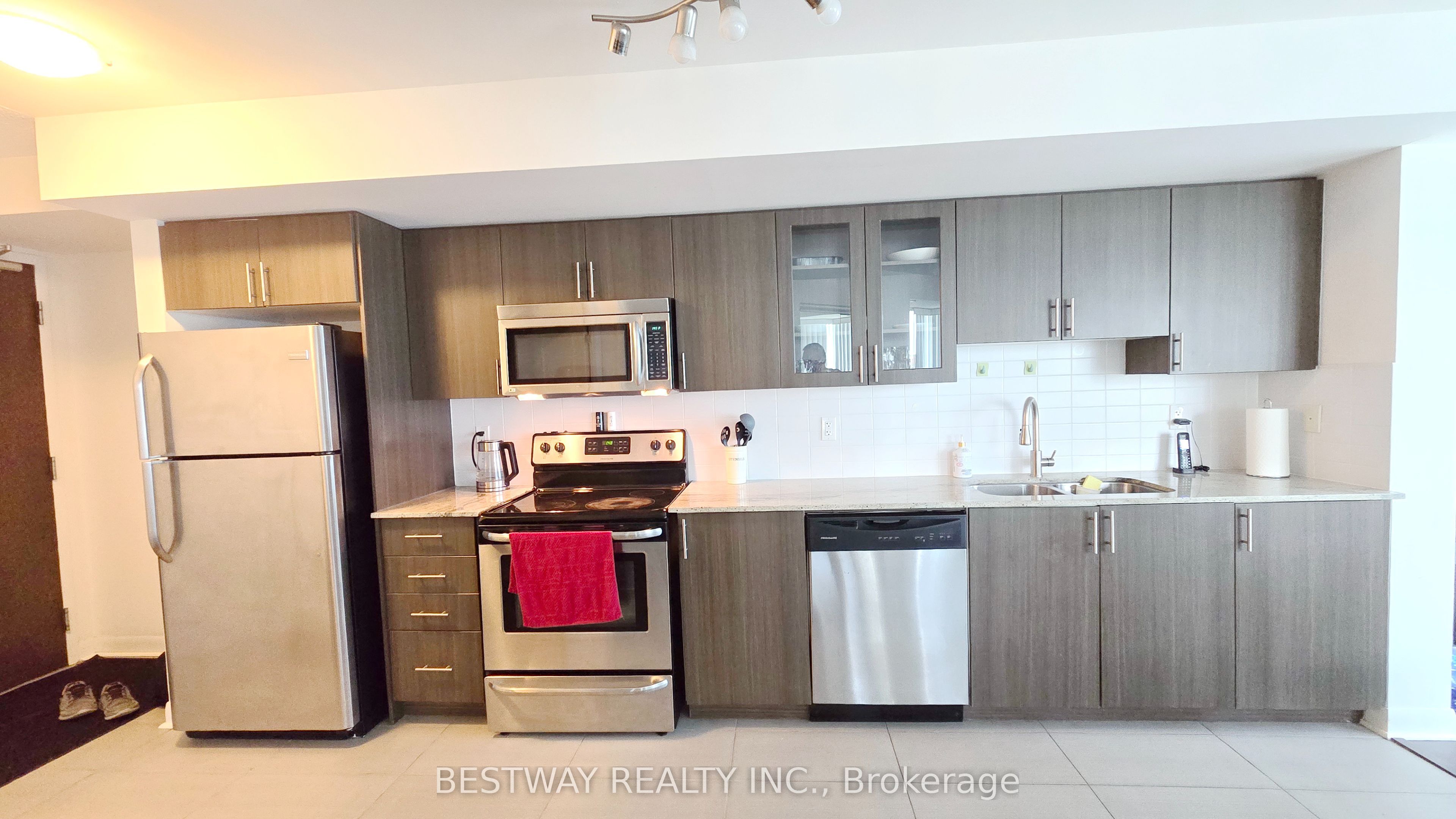 75 Norman Bethune Avenue 208