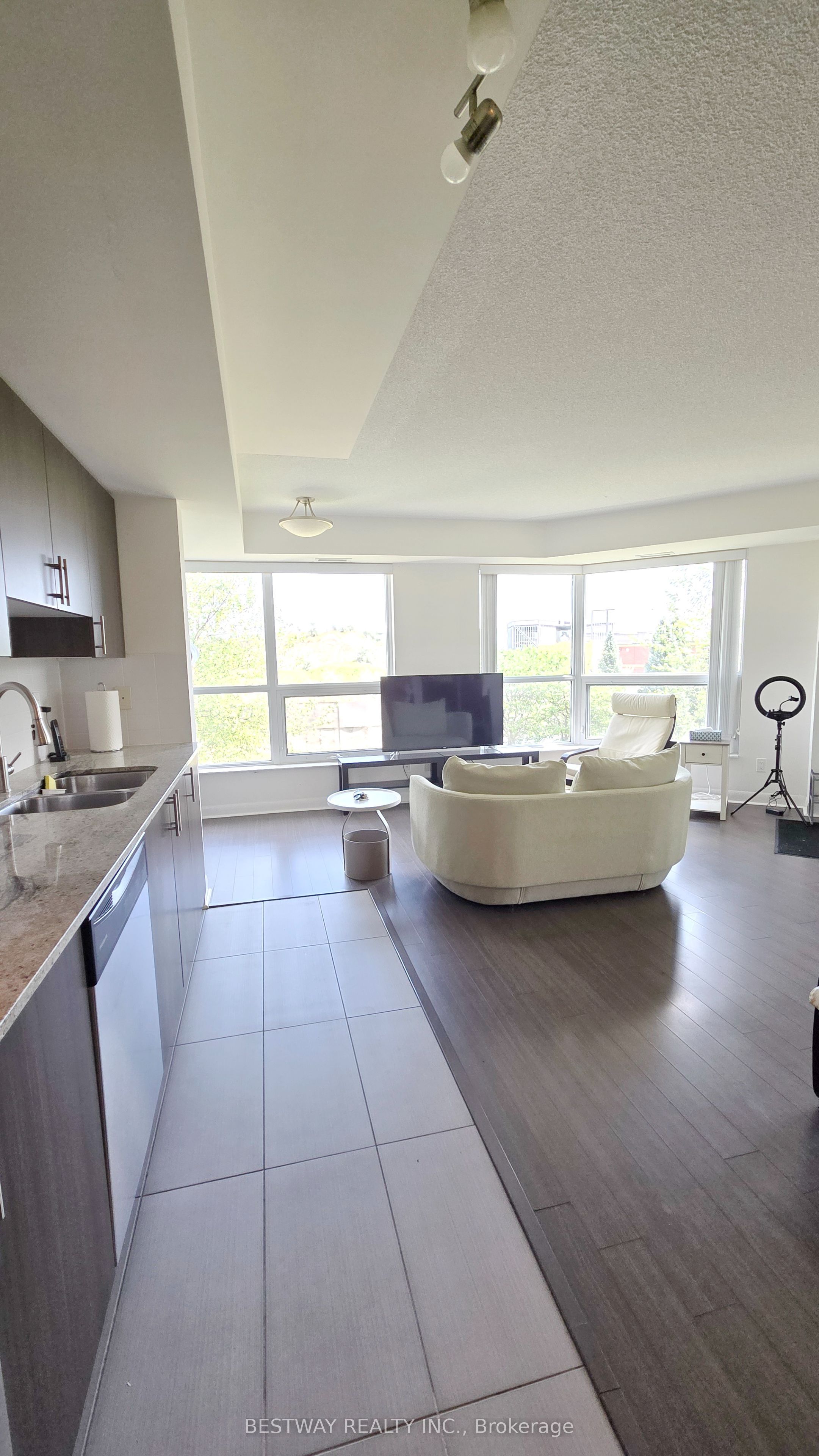 75 Norman Bethune Avenue 208