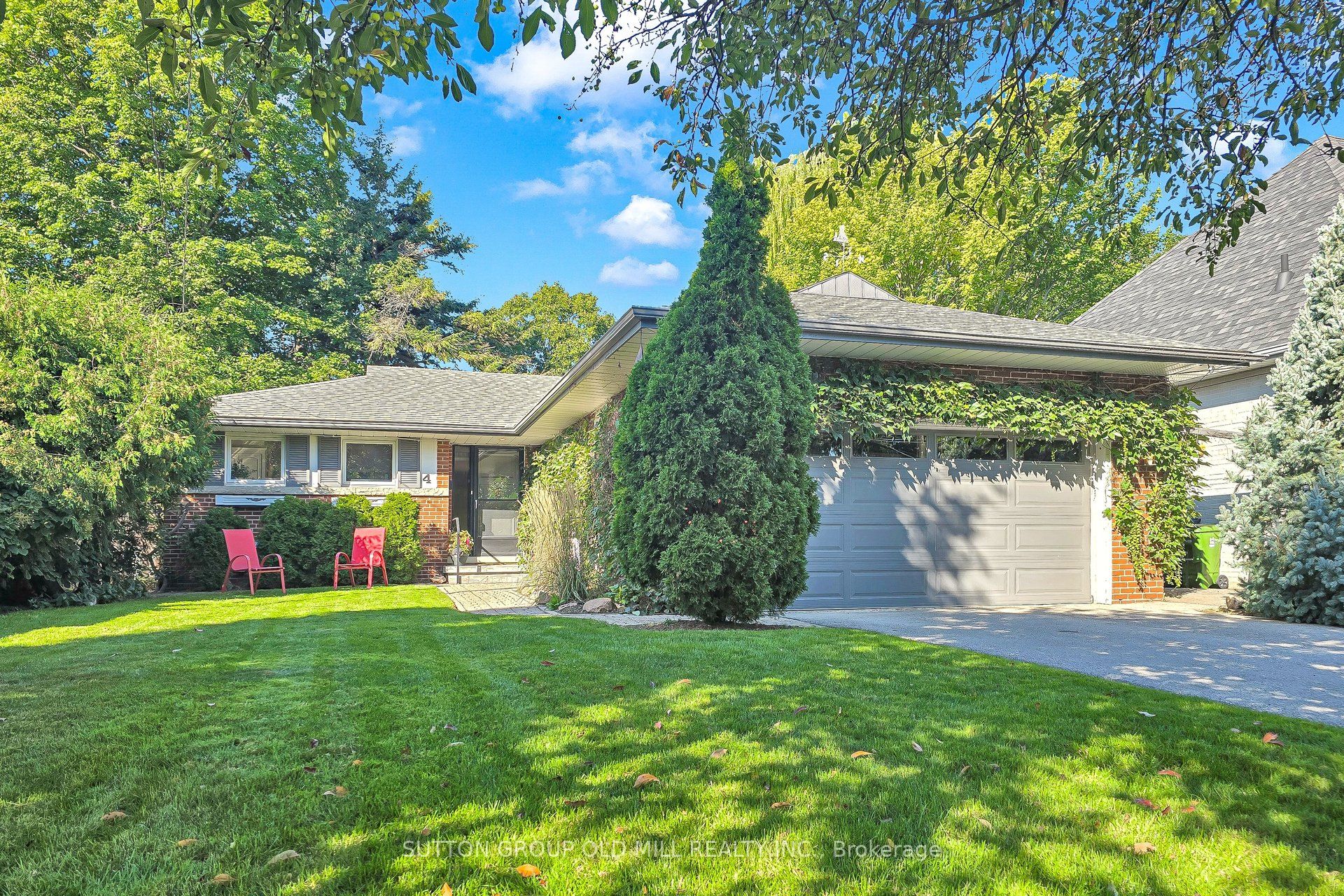 4 Ravenscrest Drive