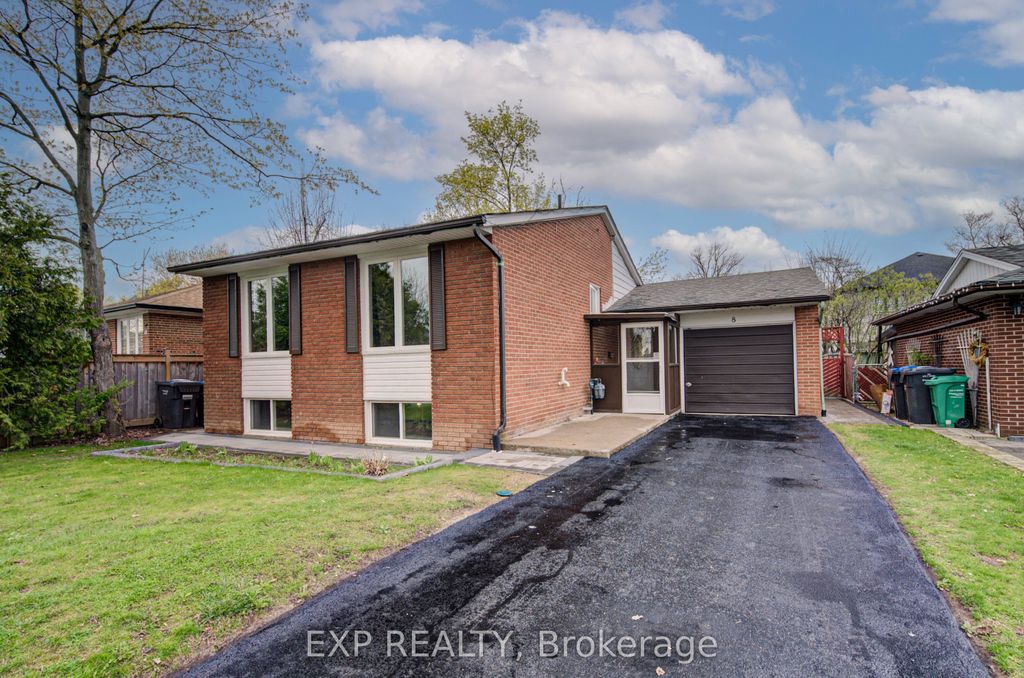 Photo of 8 Sanford Crescent, Brampton, ON L6X 2C3 (MLS # W13061008)