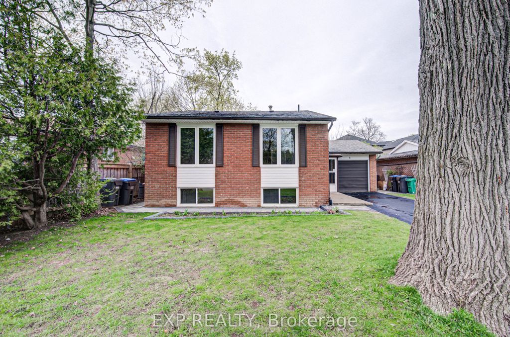 Photo of 8 Sanford Crescent, Brampton, ON L6X 2C3 (MLS # W13061008)