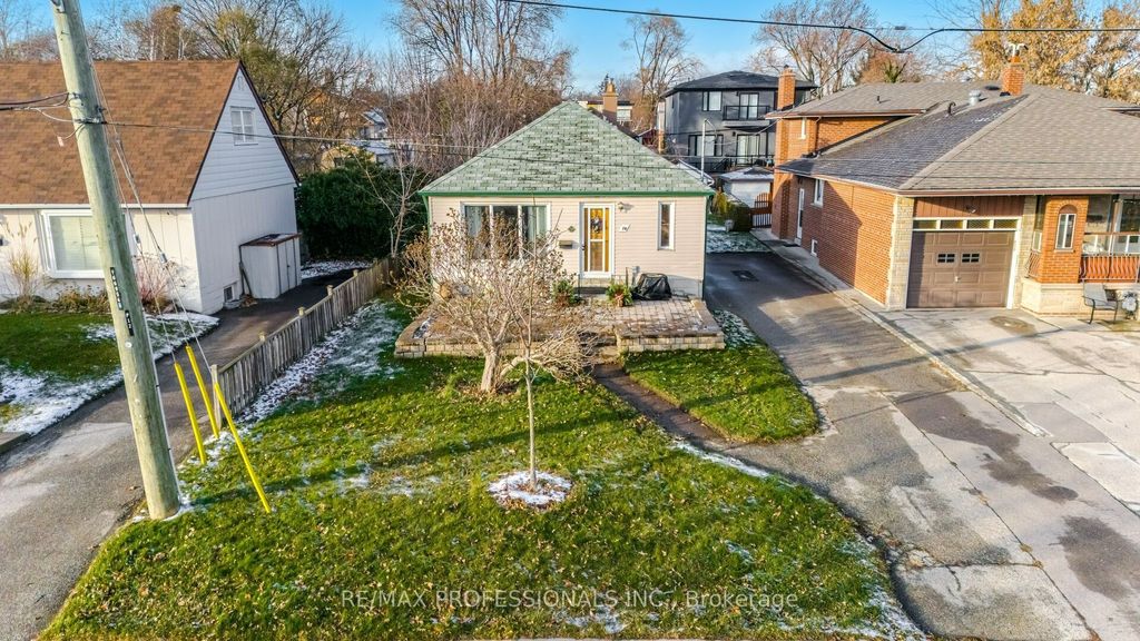 Photo of 10 Avalon Road, Toronto, ON M8W 2E3 (MLS # W12595472)