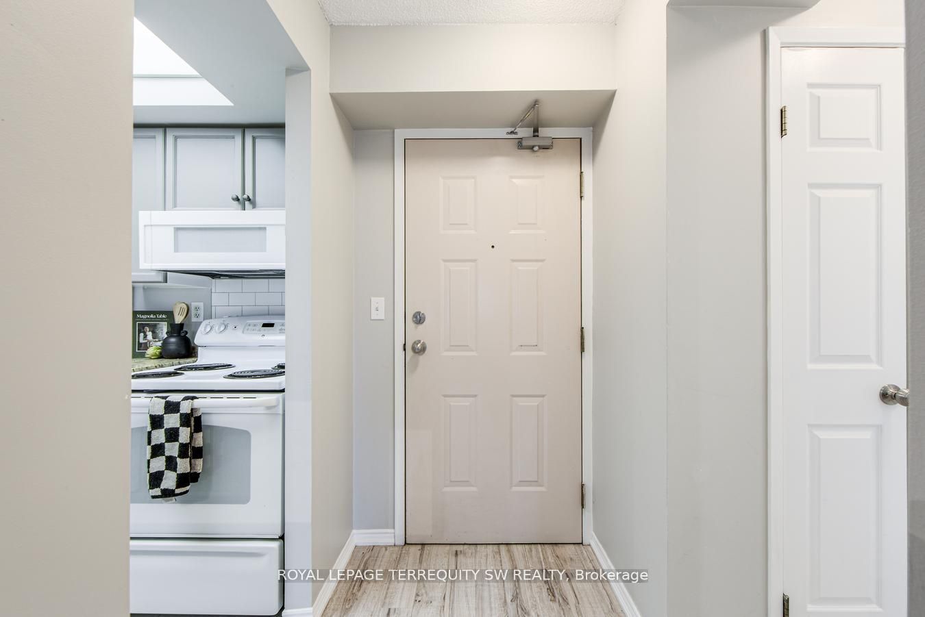 222 The Esplanade N/A 933