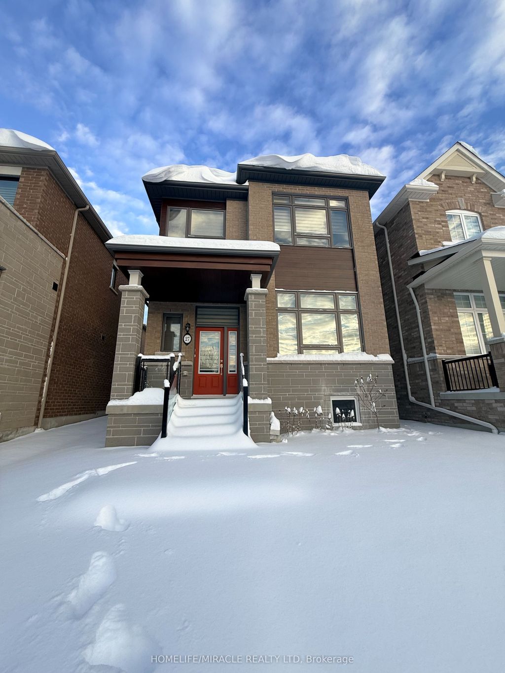 Photo of 27 Mountainside Crescent, Whitby, ON L1R 0P5 (MLS # E12705030)