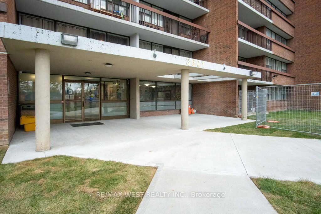 Photo of 3501 Glen Erin Drive #1001, Mississauga, ON L5L 2E9 (MLS # W12753964)