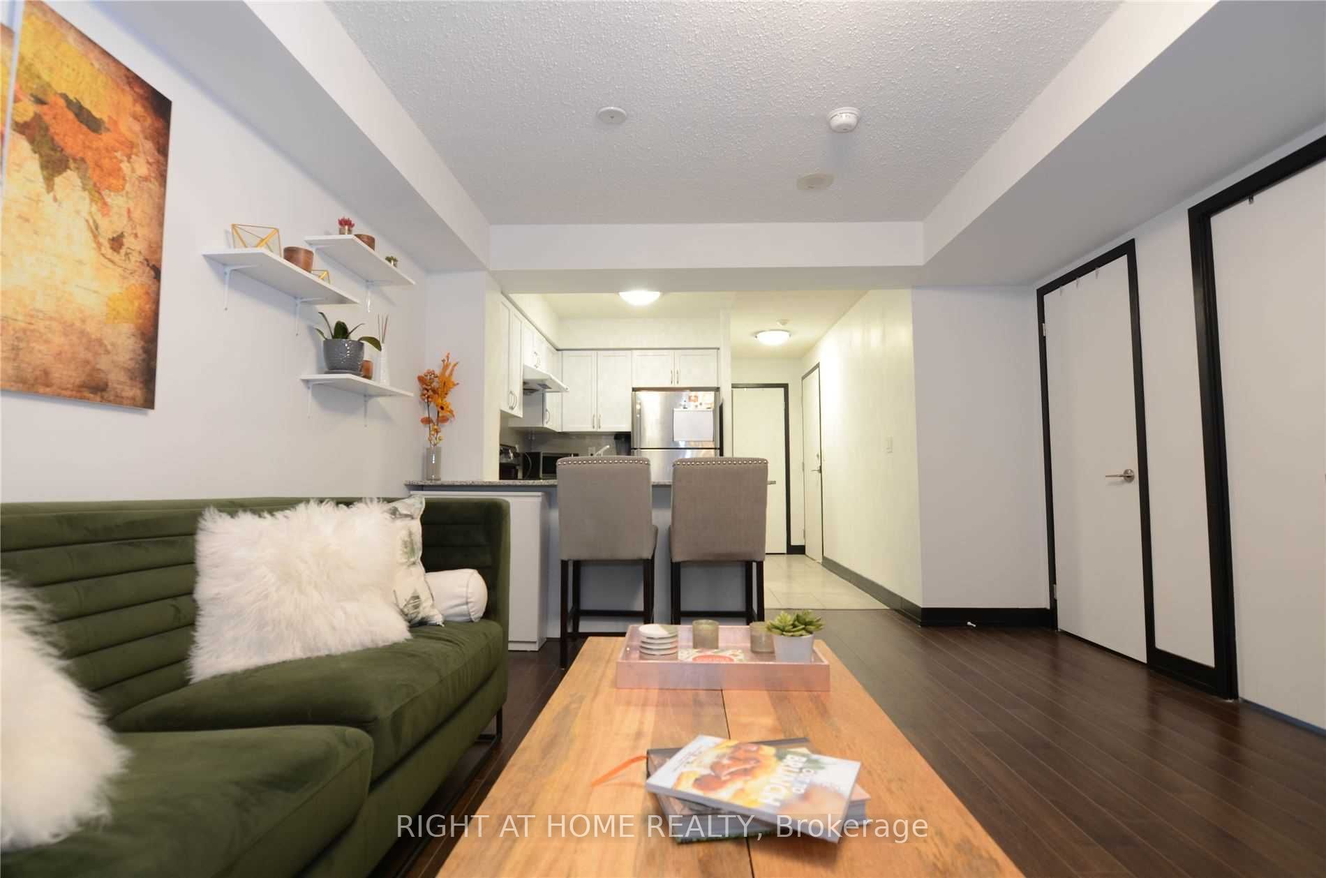 812 Lansdowne Avenue 1016