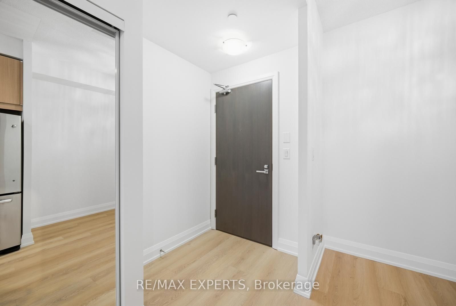 7161 Yonge Street 2433