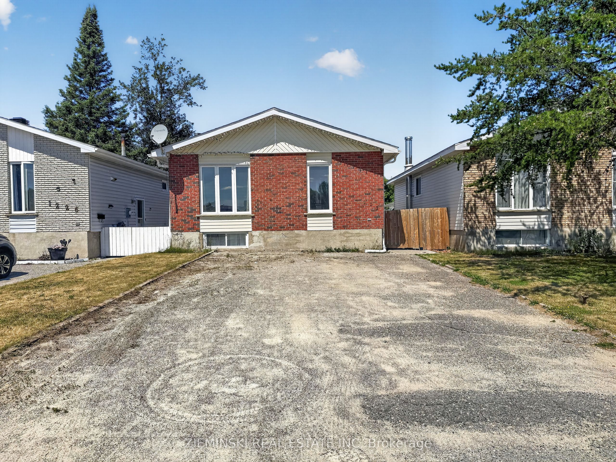 Photo 1 of 24 — 1222 Gatineau Boulevard, Timmins, ON P4R 1E3