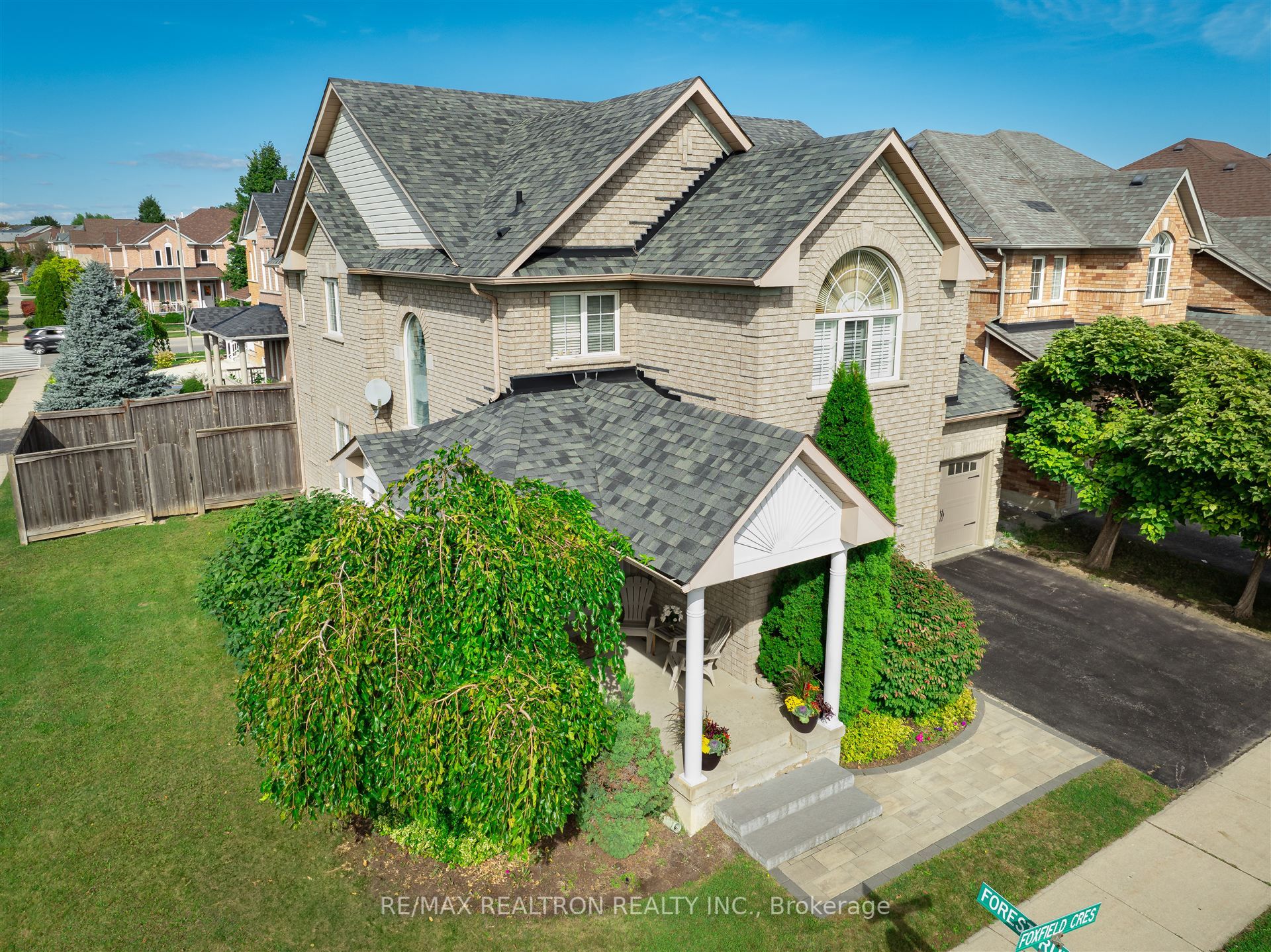 2 Foxfield Crescent