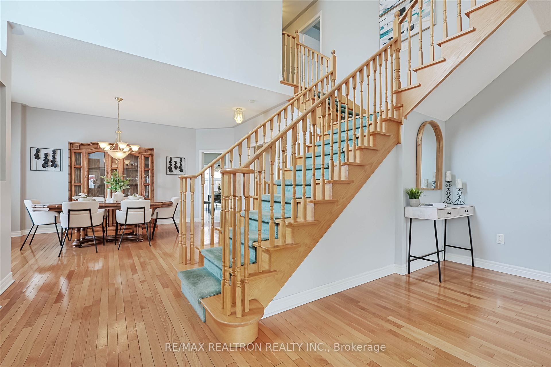 2 Foxfield Crescent
