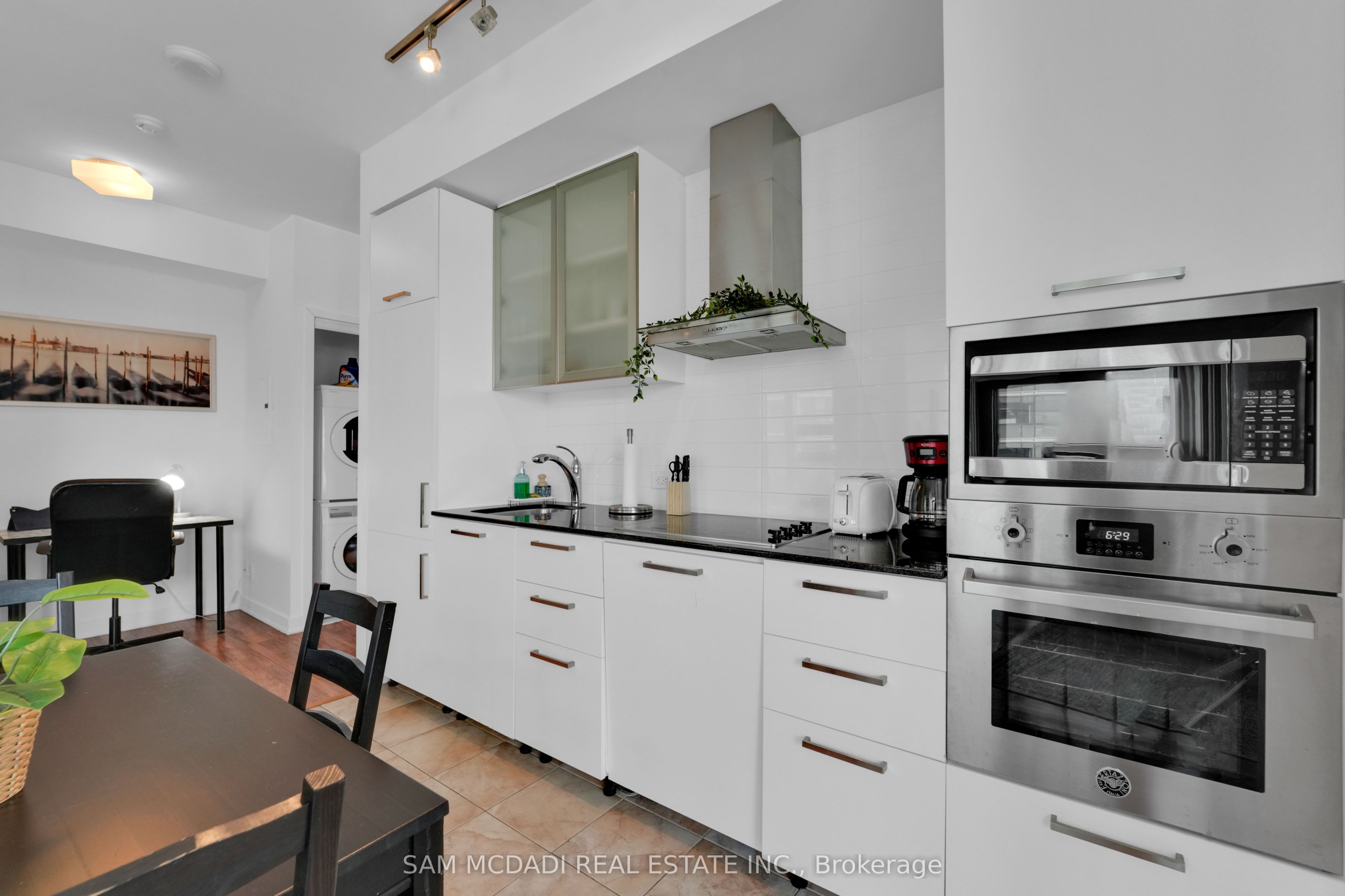 12 York Street 2307