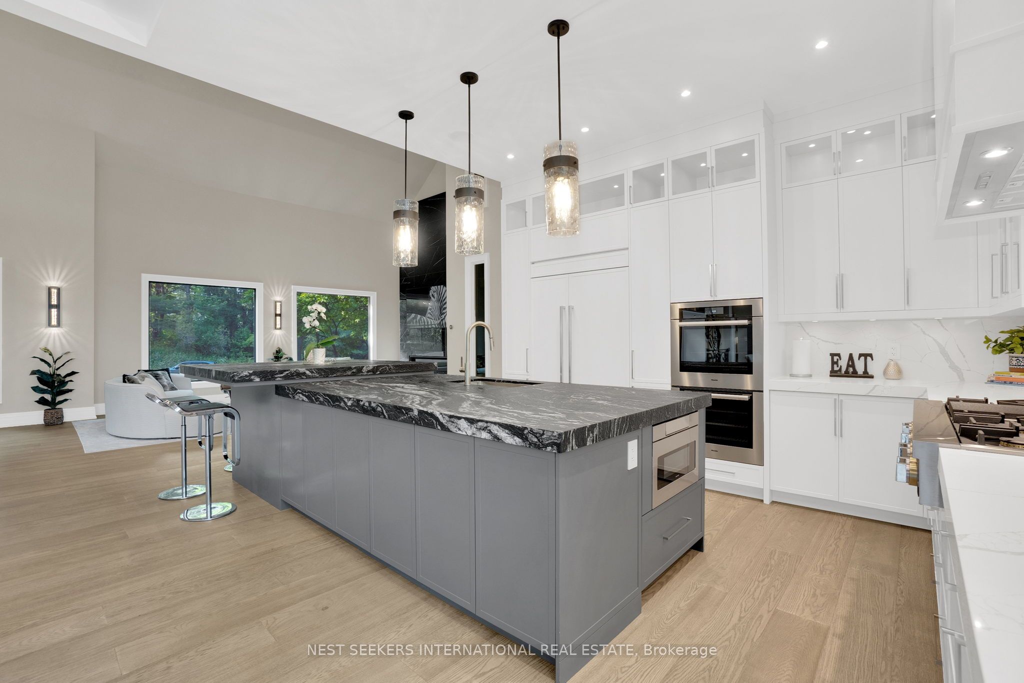 141 Kingscross Drive
