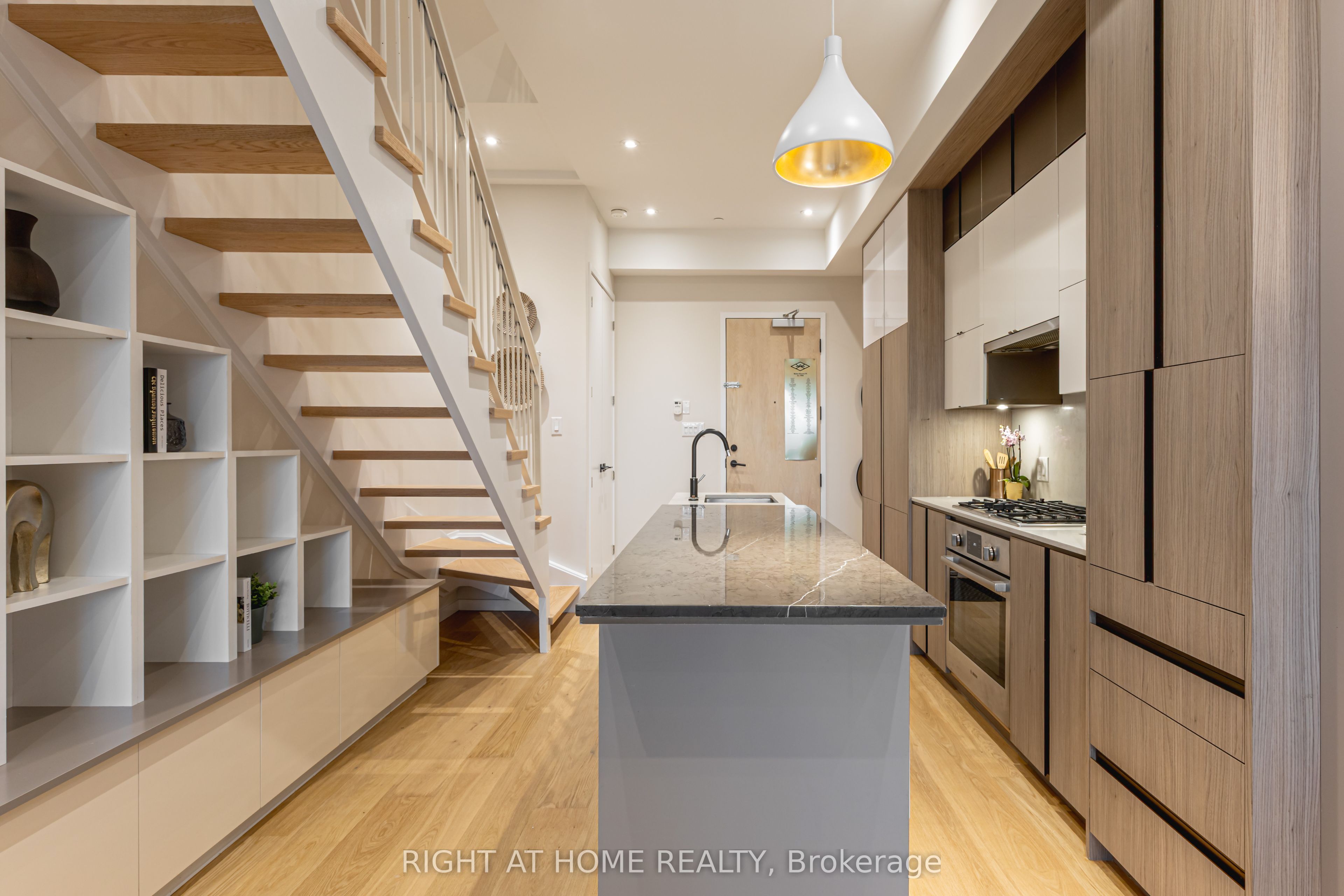 455 Dovercourt Road 1