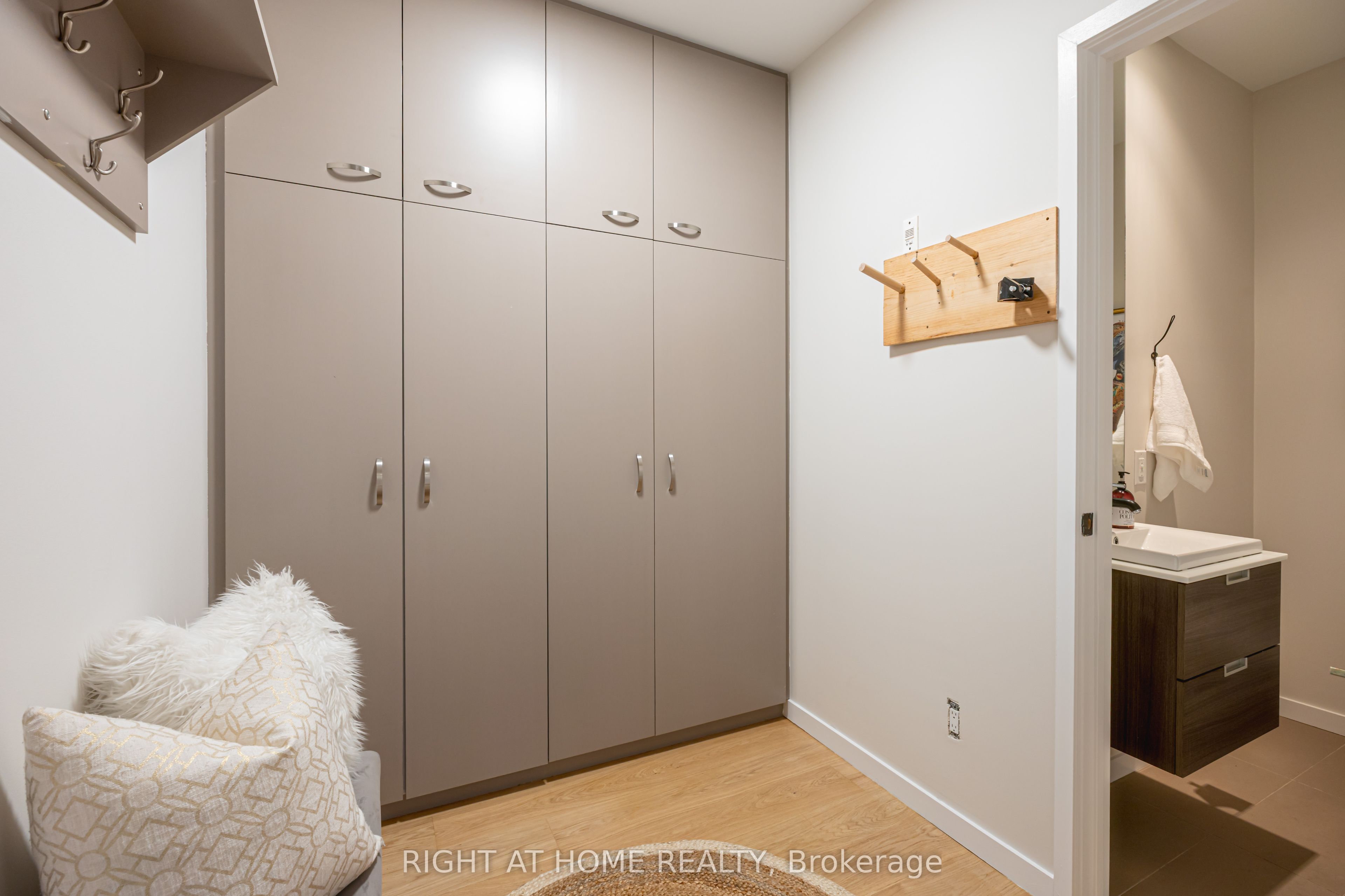 455 Dovercourt Road 1