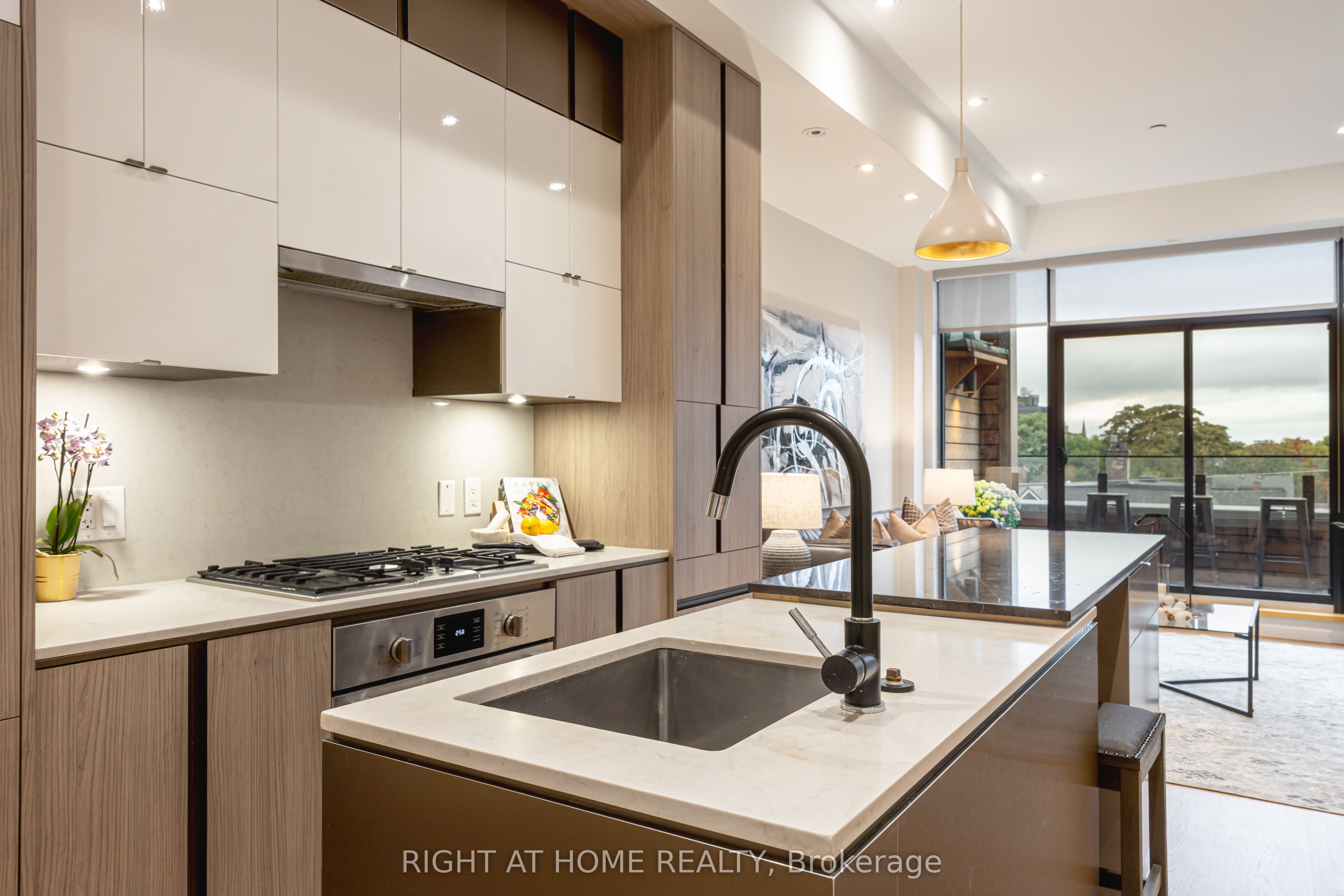 455 Dovercourt Road 1