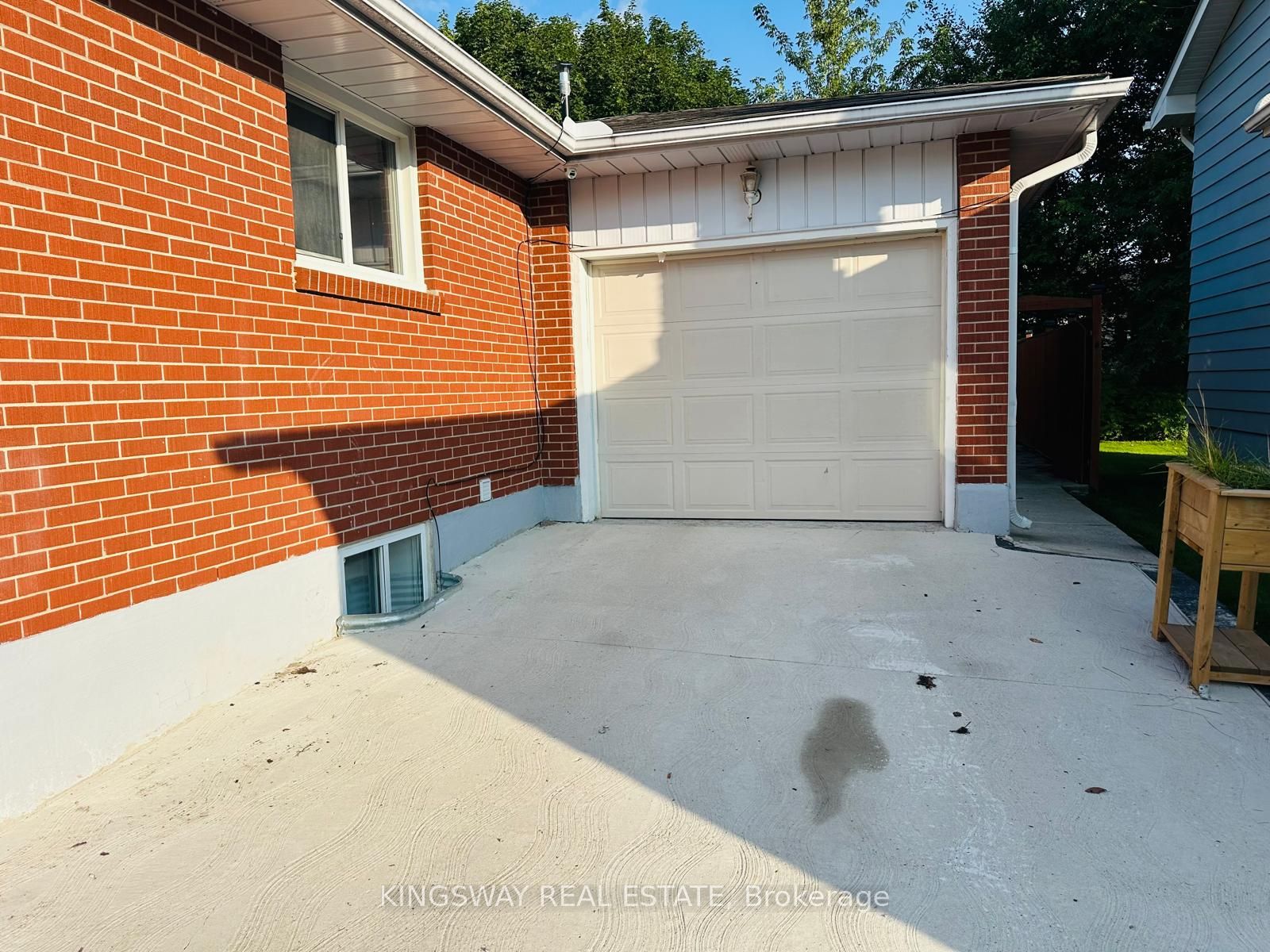 35 Silver Aspen Crescent