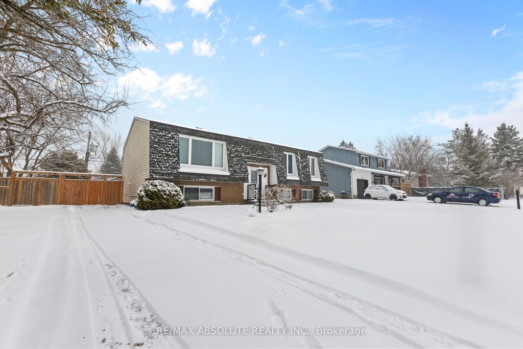 Photo of 33 Owlshead Road, Stittsville - Munster - Richmond, ON K0A 3P0 (MLS # X12721818)