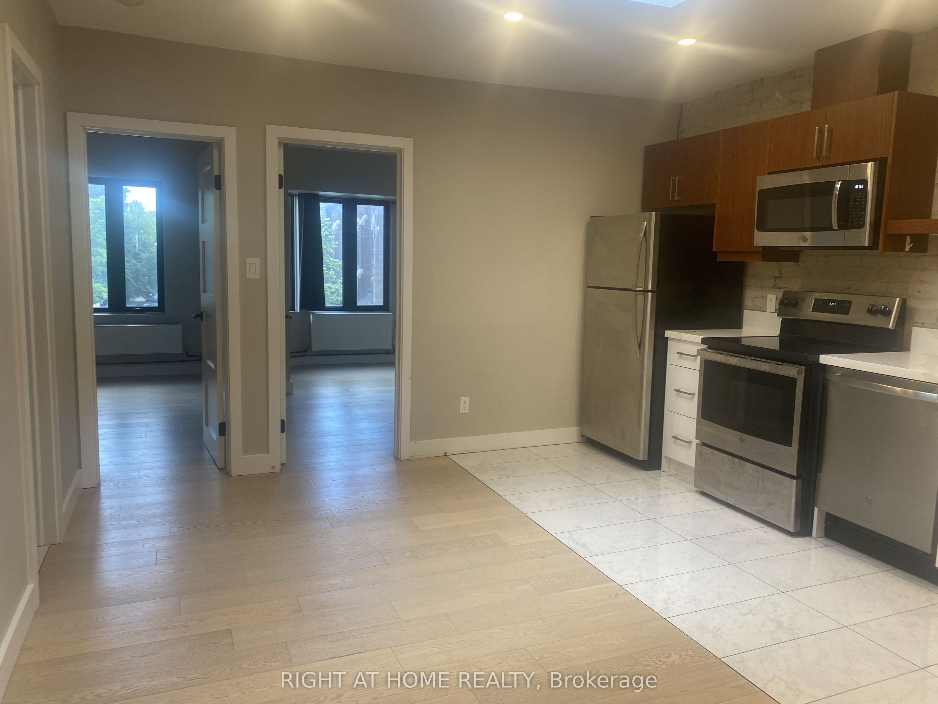 1022 Bloor Street W 3A
