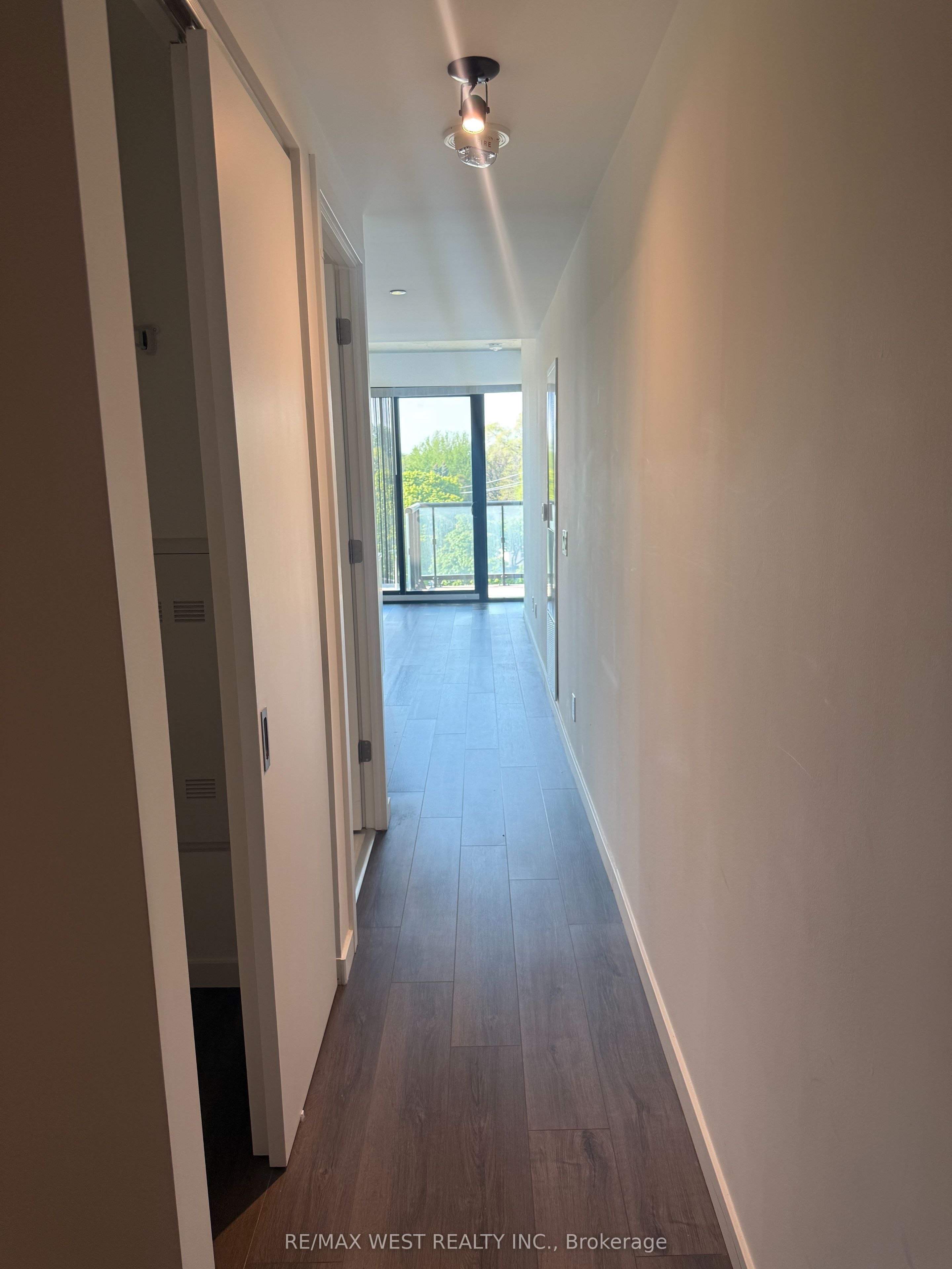 7 Smith Crescent 407