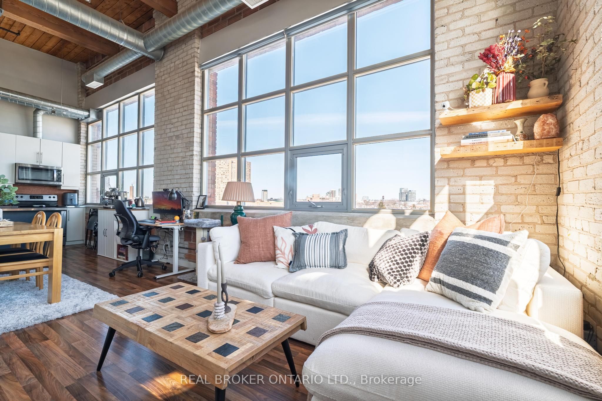 2154 Dundas Street W PH3