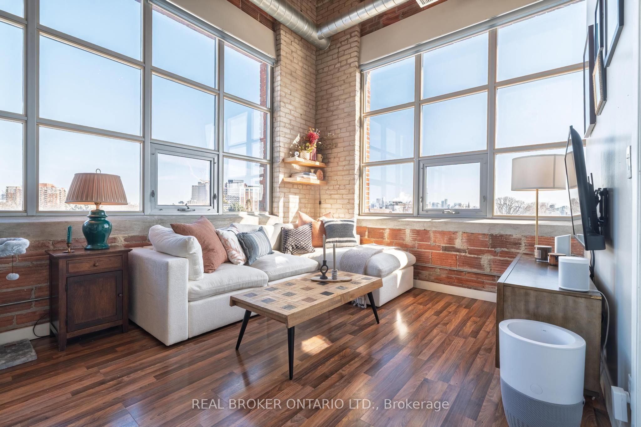 2154 Dundas Street W PH3