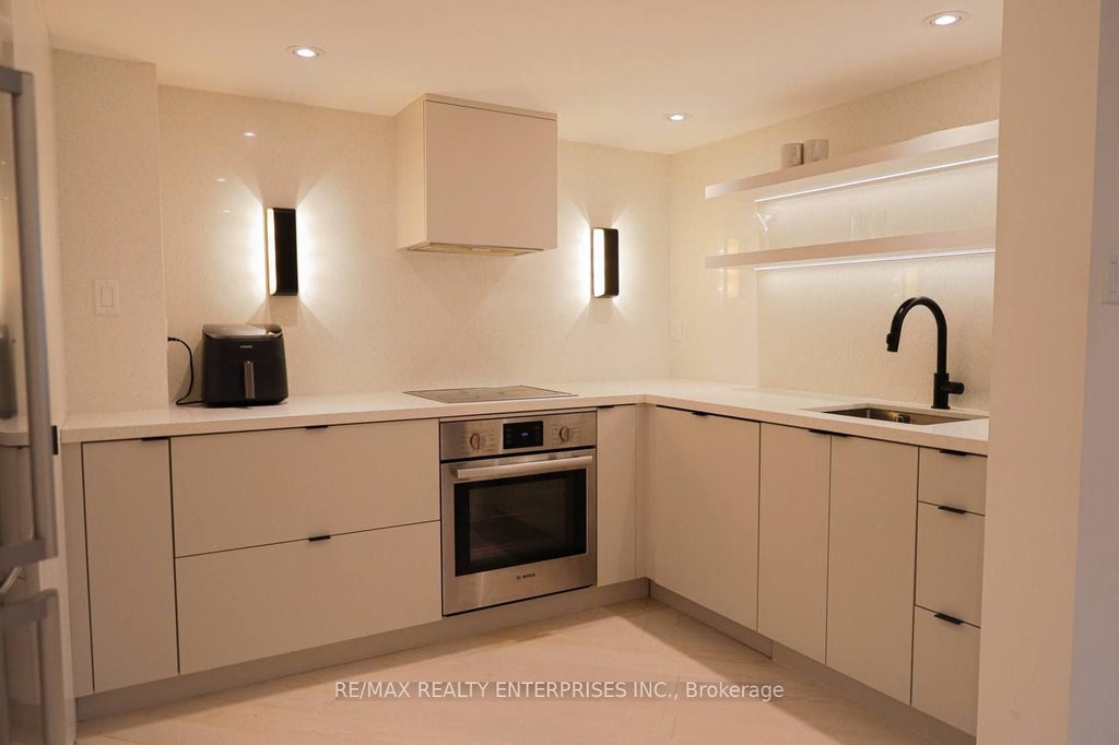 Photo of 38 Elm Street #600, Toronto, ON M5G 2K5 (MLS # C13789624)