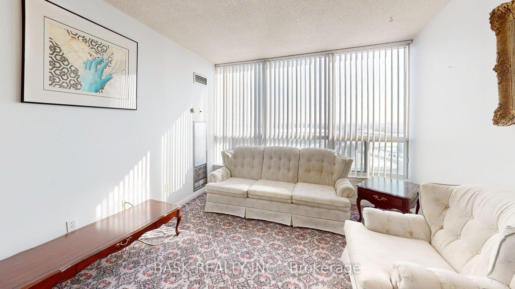 Photo of 12 Laurelcrest Street #907, Brampton, ON L6S 5Y4 (MLS # W13729908)