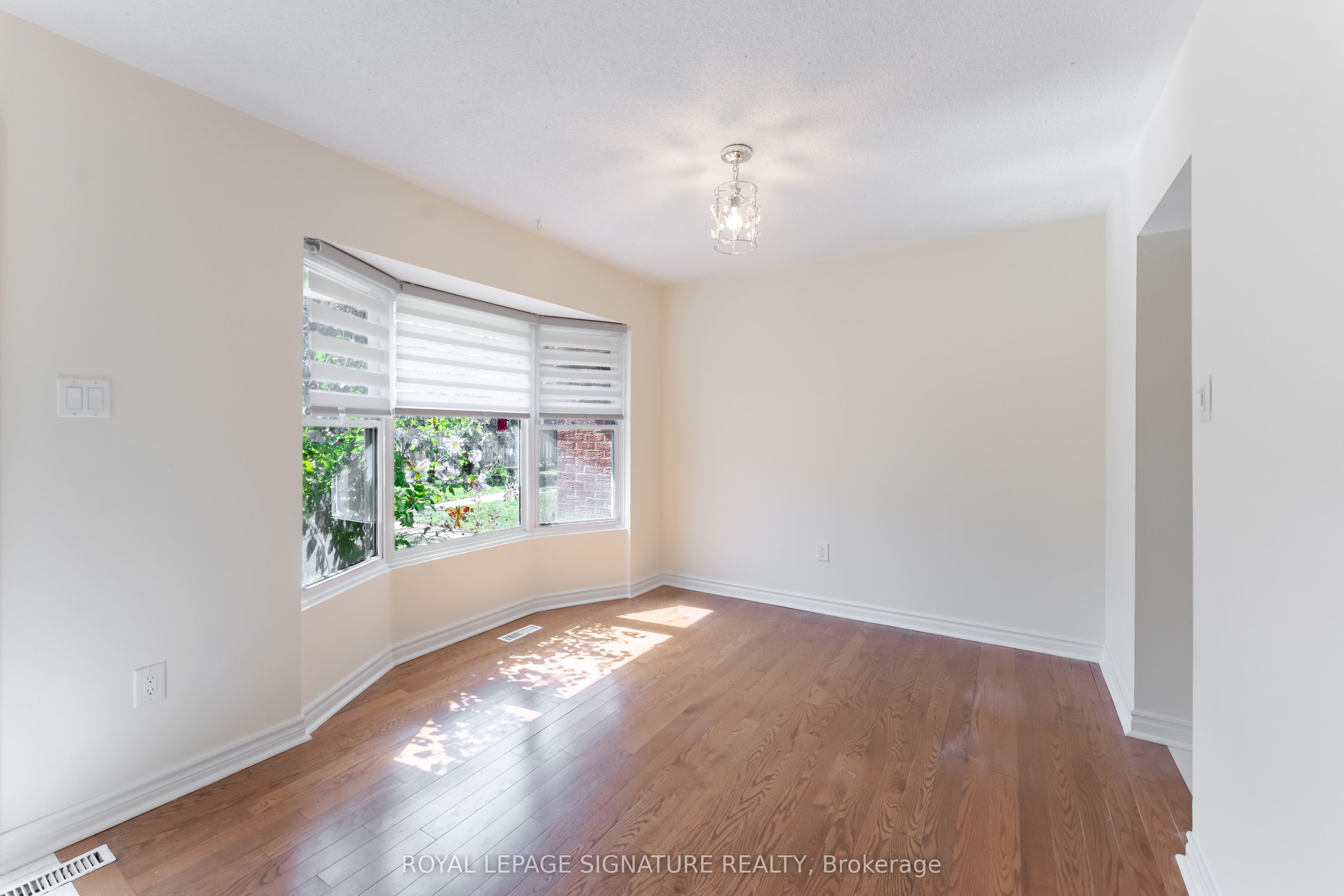2825 Gananoque Drive 40