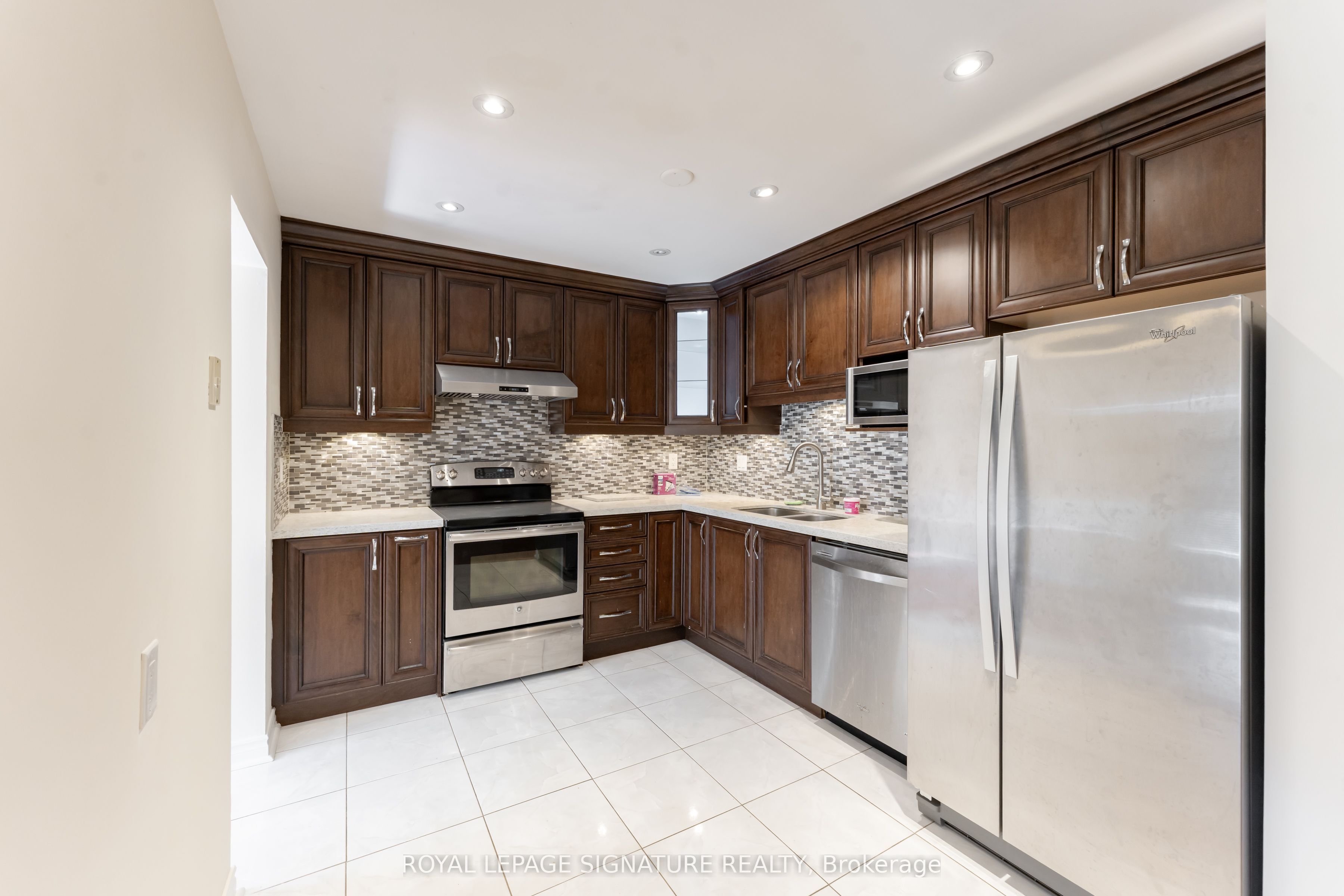 2825 Gananoque Drive 40