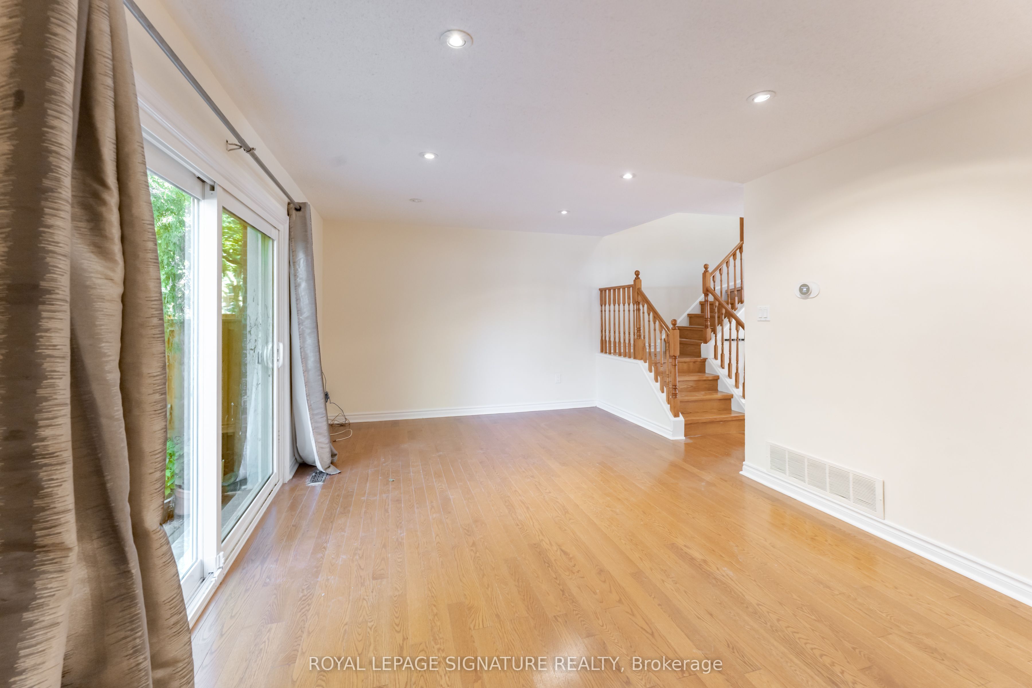 2825 Gananoque Drive 40