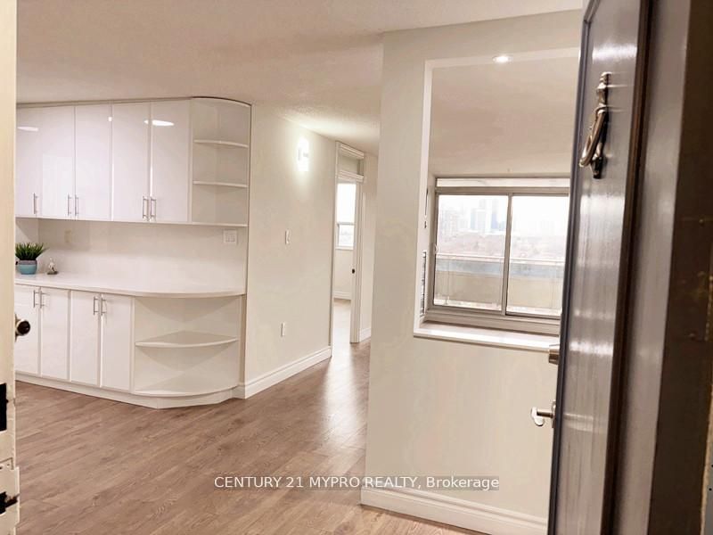 355 Rathburn Road E 1001