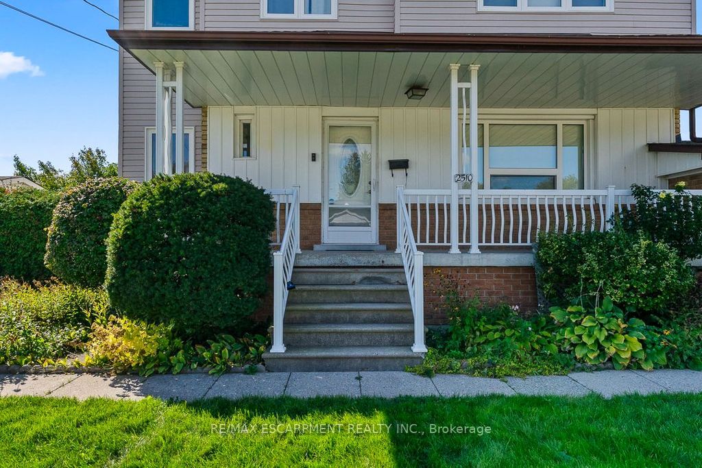 Photo of 2510 Donnavale Drive, Mississauga, ON L5A 2N1 (MLS # W12457092)
