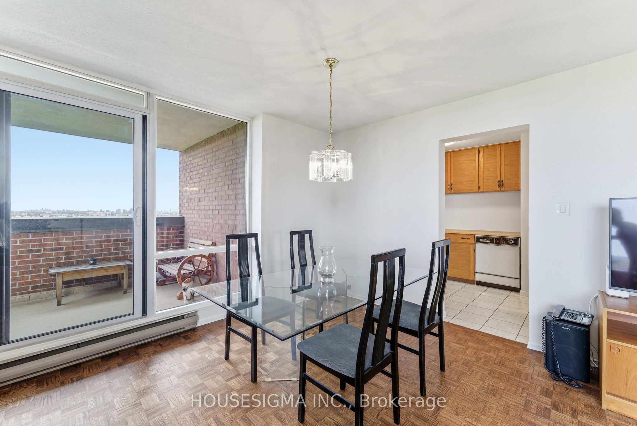 1535 Lakeshore Road E 2006