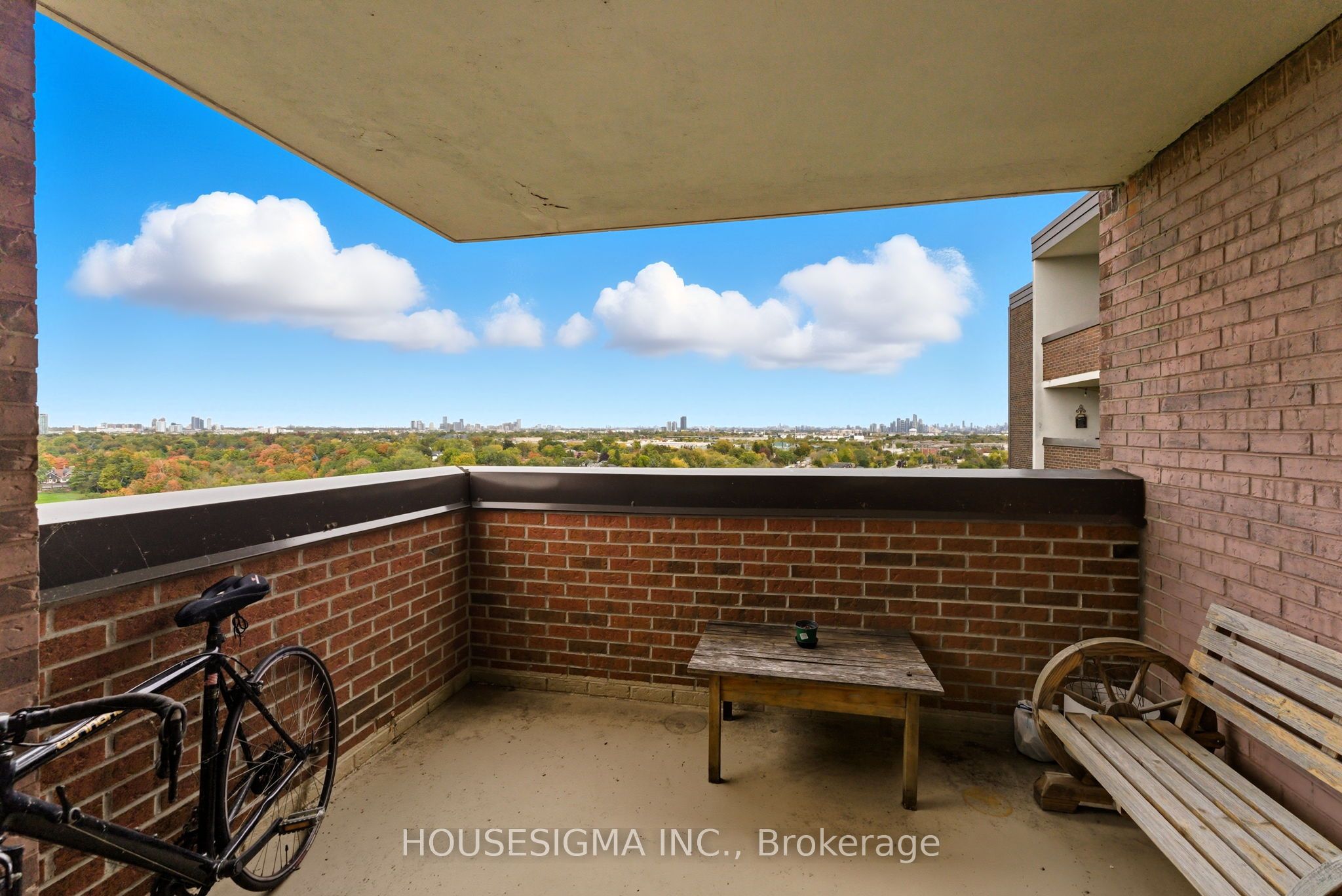 1535 Lakeshore Road E 2006