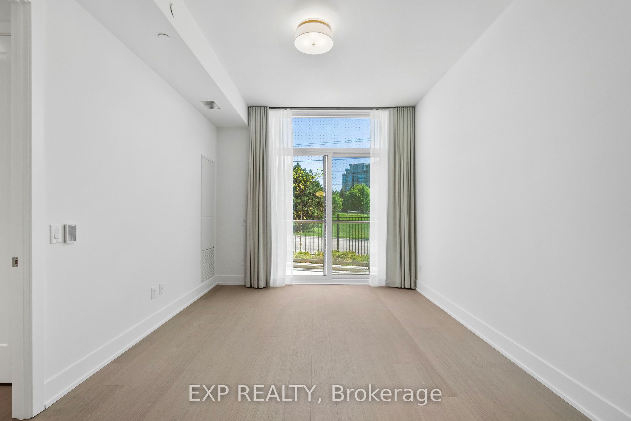399 Royal Orchard Boulevard 116